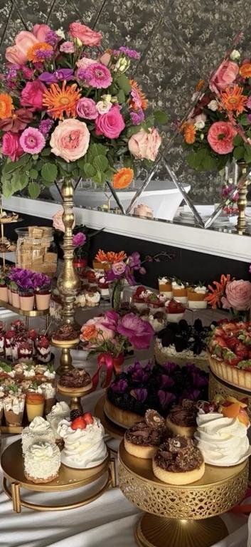 Bal Sylwestrowy 2026 w Restauracji Europa z muzyką na żywo gra zesoł DORA